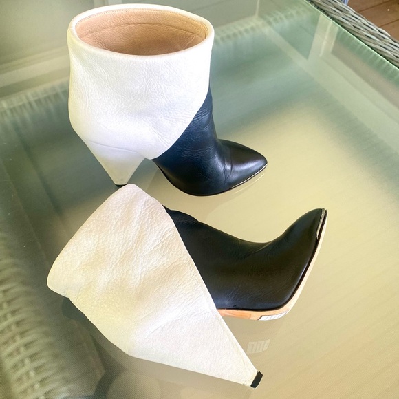 IRO 🌺Two Tone Leather Booties w/ pointed & Chrome capped toe 🌺 Cool boots ! 🌺 - Picture 2 of 15